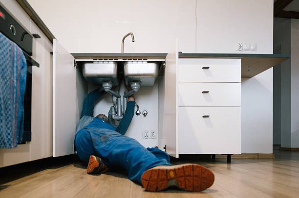 Professional Emergency Plumber technician working in Henderson, LA